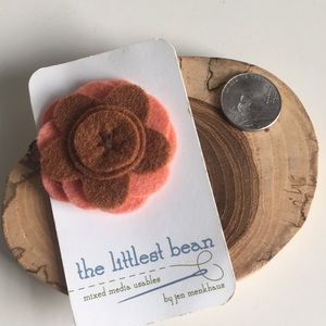 🌙 Flower pin